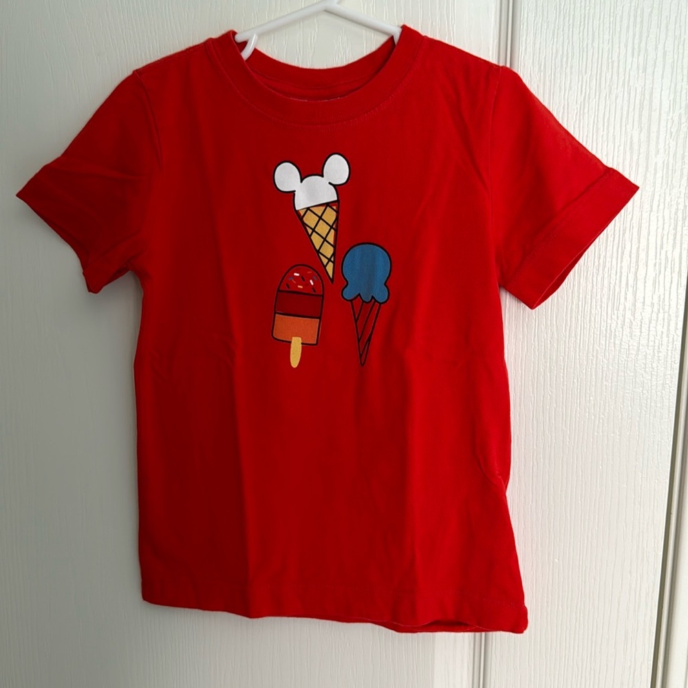 Perfect for summer! Disney T shirt, 4T. No pet no smoke home